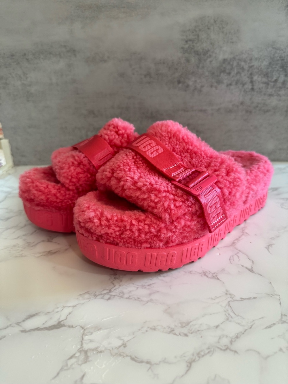 UGG Fluff Slide - Bright Pink Shearling